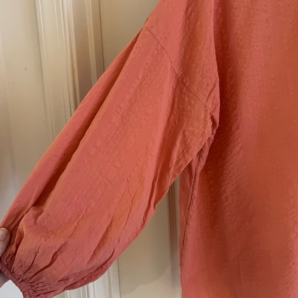 Lou & Grey salmon colored v neck cotton blouse. EUC. Size small. - Picture 8 of 9